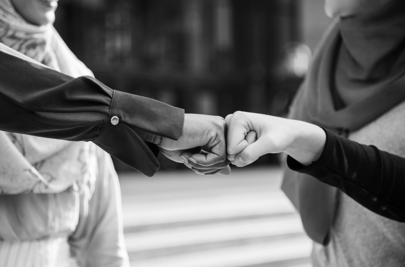 أجمل العبارات لتوديع رفيق العمل